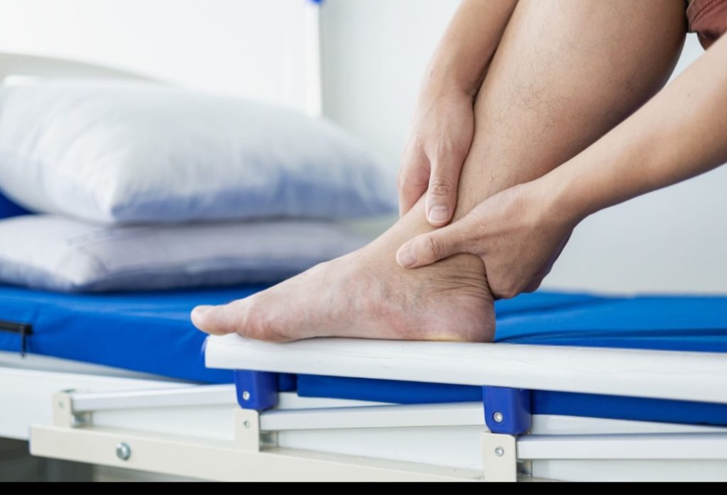 چگونه کم خونی می‌تواند به درد پا منجر شود÷