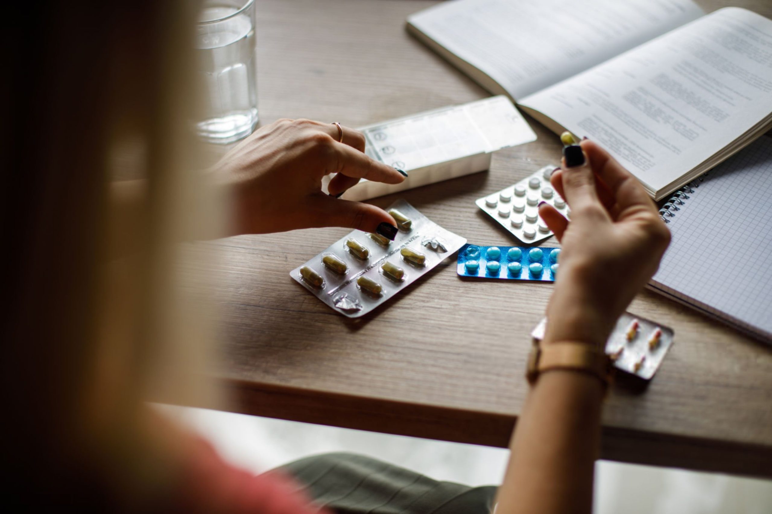 مصرف خودسرانه و اشتباهات رایج در استفاده از مکمل‌ها 